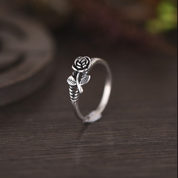 Jewelry - Dainty Rustic Silver Rose Flower Ring